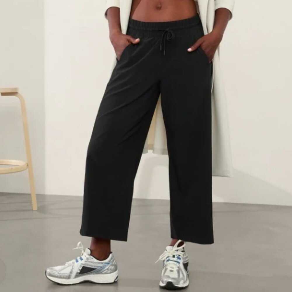 ATHLETA Avenue Wide Leg Crop Pant Black Size 6